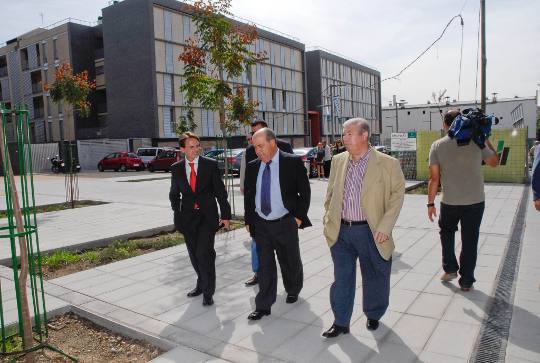 Finalizadas las obras de urbanizacin del espacio libre situado entre el parque de bomberos y Cervezas Alhambra